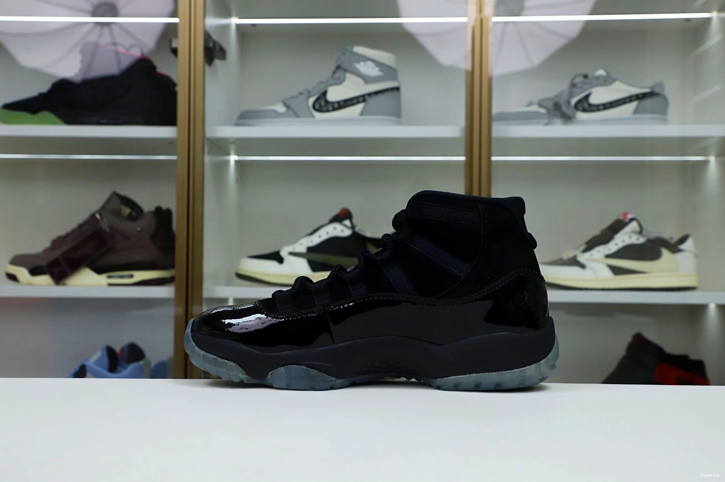 AND 11 JORDAN 'CAP RETRO GOWN' AIR 0226